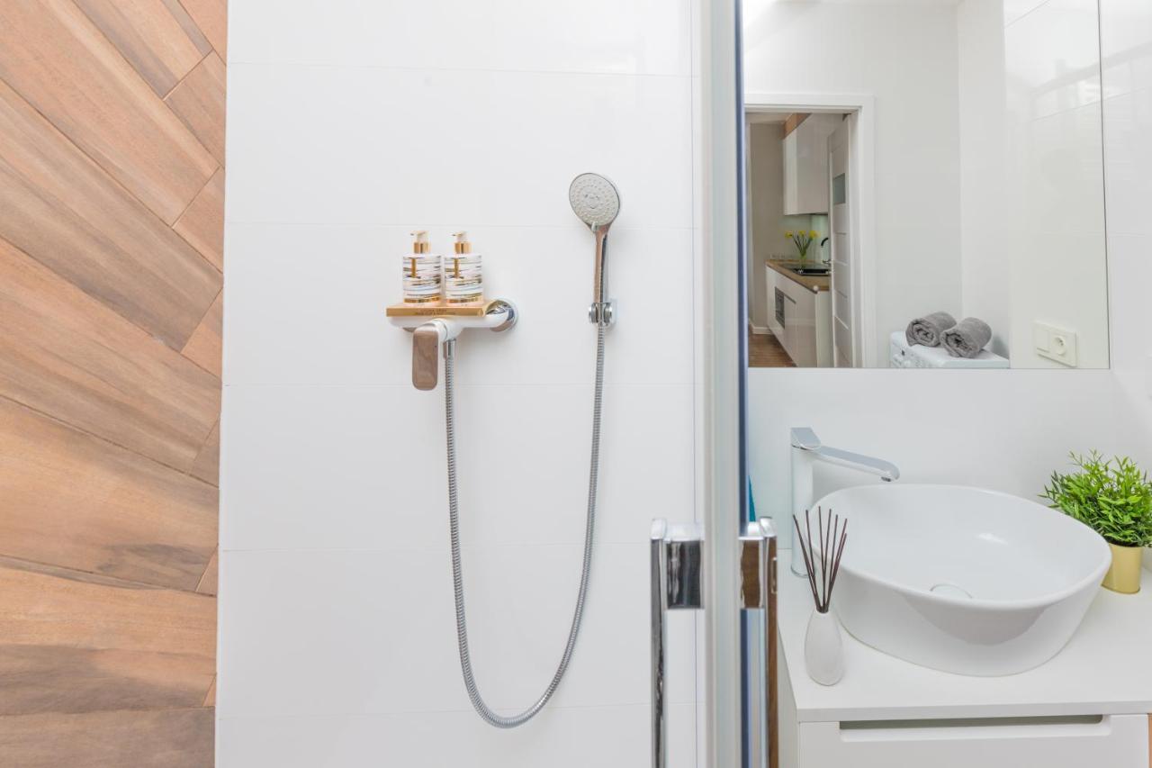 Royal Manu Apartment Netflix ウッチ エクステリア 写真